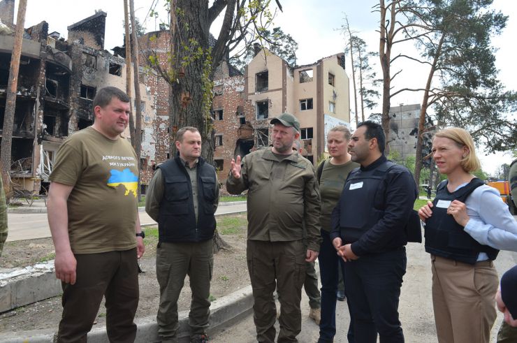 Перший заступник Голови Парламенту Олександр Корнієнко, Президент Стортингу Королівства Норвегія Масуд Гарахкані та Міністерка закордонних справ Королівства Норвегія Аннікен Гуйтфельд ознайомилися з наслідками окупації Бучі та Ірпеня.